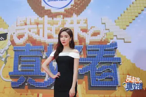 娄艺潇黑色露肩裙写真图片_2