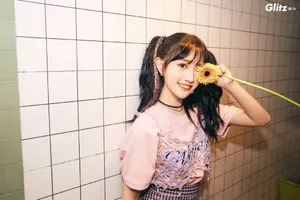 费沁源双马尾甜美写真图片