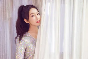 宣璐亮片纱裙性感写真图片_2