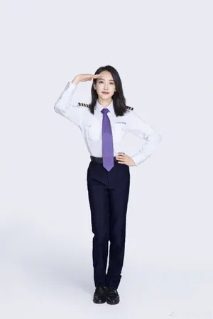 宋茜清爽制服装写真图片_4