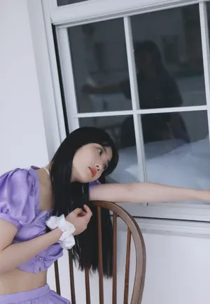 许梦圆魔芋紫上衣性感图片