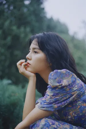 高煜霏露肩裙甜美写真图片_3