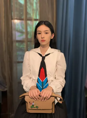 周也性感养眼写真图片