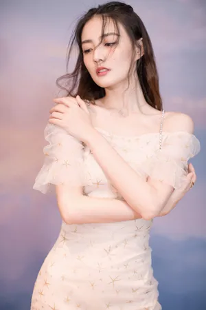 徐璐蕾丝连衣裙性感写真图片