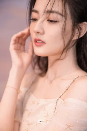 徐璐蕾丝连衣裙性感写真图片_3