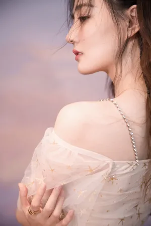 徐璐蕾丝连衣裙性感写真图片_7