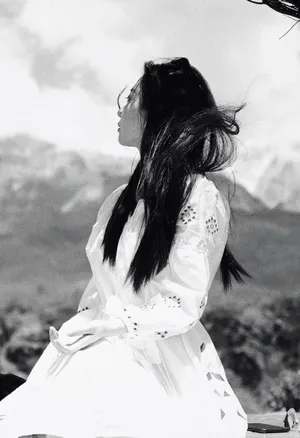 穆乐恩白裙优雅质感写真图片第6张