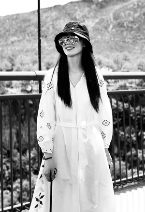 穆乐恩白裙优雅质感写真图片_8