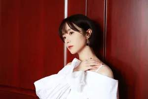 胡冰卿一字肩性感写真图片_2