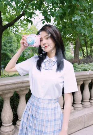 白鹿清纯可爱制服写真图片_5