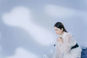 古力娜扎薄纱白裙性感写真图片