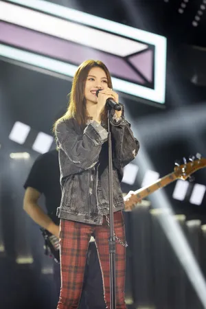 钟楚曦洒脱性感写真图片第7张