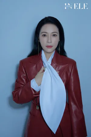 邓英成熟优雅时尚写真图片_2