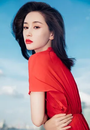 王子文妩媚红裙写真图片第1张