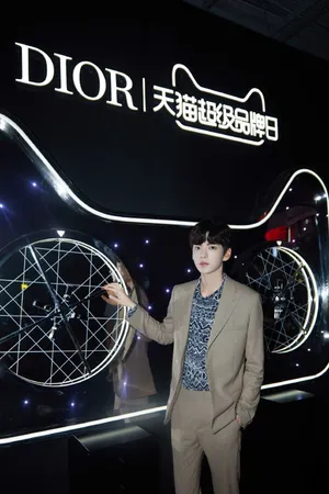 毕雯珺迷人魅力帅气活动照图片_6