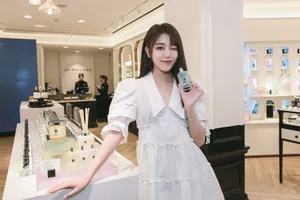 刘人语性感白裙活动照图片_4