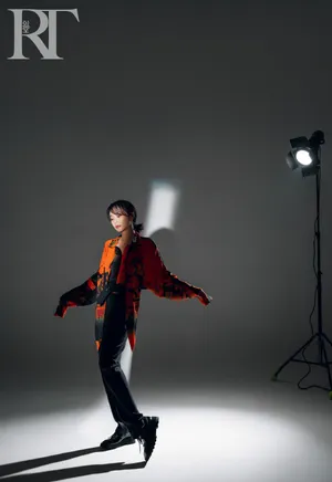 高叶光影随性性感杂志写真_4