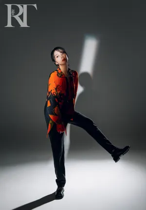 高叶光影随性性感杂志写真_5