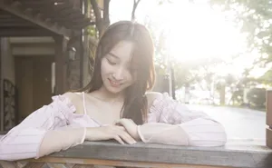 高颖浠粉色露肩裙甜美性感图片第7张