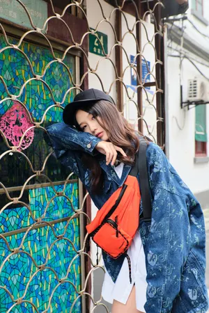 刘力菲牛仔印花外套写真图片_6