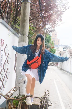 刘力菲牛仔印花外套写真图片_7