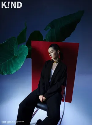 李沁湿发感背头发型写真图片_12