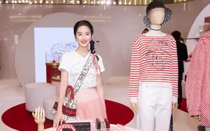 杨采钰清新甜美写真图片_3