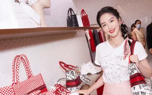 杨采钰清新甜美写真图片_4
