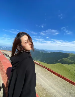 李沁清爽优雅旅拍图片_4