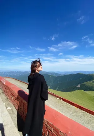 李沁清爽优雅旅拍图片_5