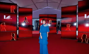 马伊琍宝蓝长裙优雅性感写真_2