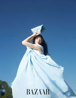 李梦唯美仰视大片写真图片