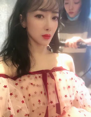 陈紫函清新甜美自拍图片