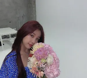 虞书欣紫裙甜美自拍图片第5张