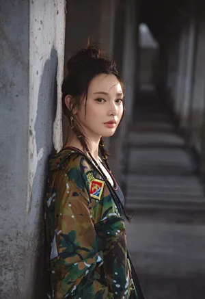 彭小苒甜酷运动风写真图片第9张