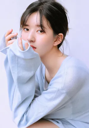 赵露思优雅温婉写真图片