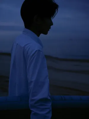 王源酷帅光影写真图片_4