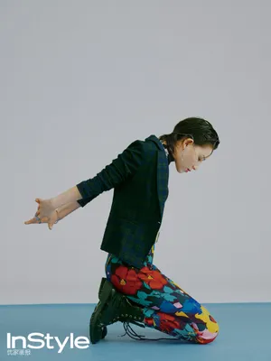 李斯丹妮格纹西装干练写真图片_4