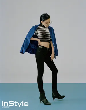 李斯丹妮格纹西装干练写真图片第5张