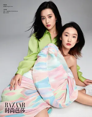 王梓薇周依然合体大片写真图片_3