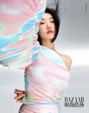 王梓薇周依然合体大片写真图片_4