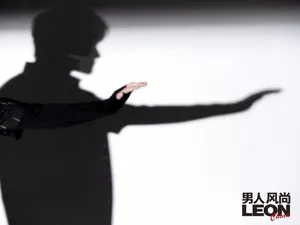 王凯最新黑白光影写真大片_8