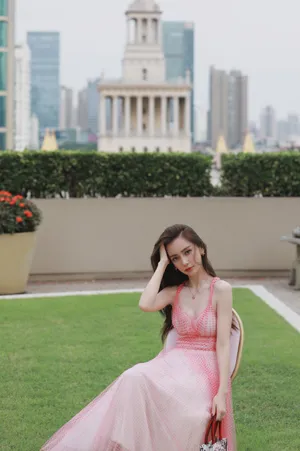 angelababy粉色长裙性感写真图片_2