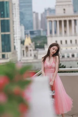 angelababy粉色长裙性感写真图片_3