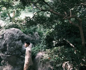 刘昊然裸色西服文艺写真图片_2