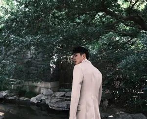 刘昊然裸色西服文艺写真图片_8