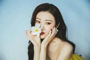 景甜黄色长裙仙气写真图片