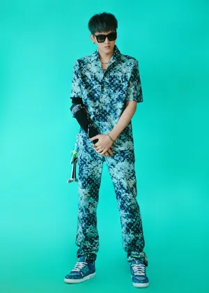 吴亦凡油画牛仔套装帅气写真图片_2