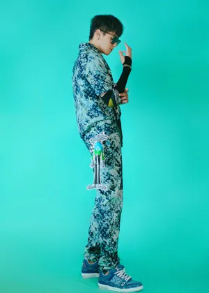 吴亦凡油画牛仔套装帅气写真图片_6
