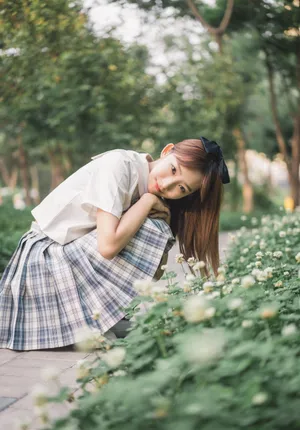 高颖浠学院风超短裙写真图片